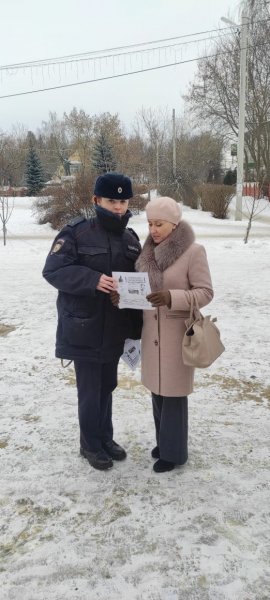 В Рыбном сотрудники полиции персонально предупредили граждан об активности телефонных мошенников