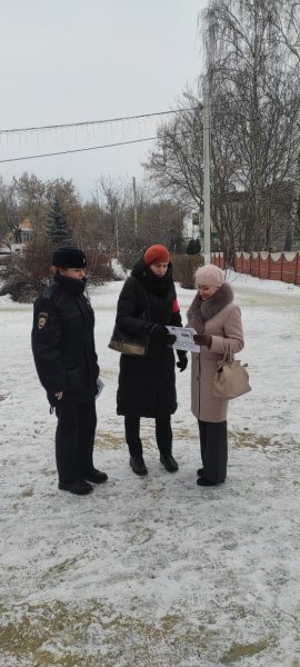 В Рыбном сотрудники полиции персонально предупредили граждан об активности телефонных мошенников