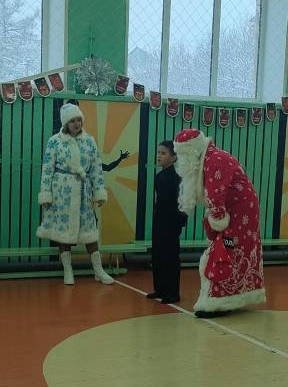 «Полицейский Дед Мороз» посетил воспитанников школы-интерната в Рыбновском районе Рязанской области